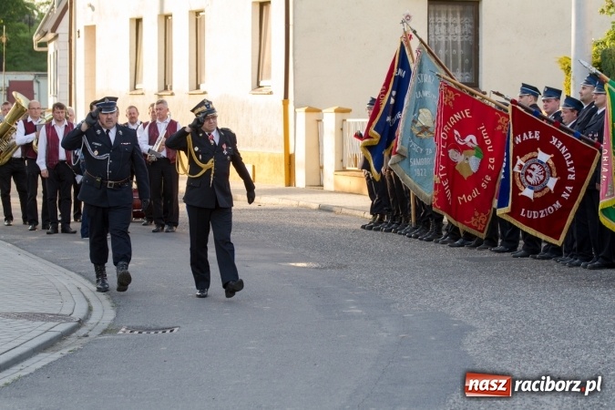 Zdjęcie w galerii na portalu naszraciborz.pl: Jak co roku w Pietrowicach Wielkich odbyły się tradycyjne obchody Dnia Strażaka wiadomości z regionu