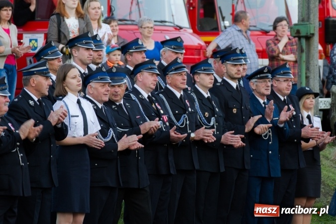 Zdjęcie w galerii na portalu naszraciborz.pl: Jak co roku w Pietrowicach Wielkich odbyły się tradycyjne obchody Dnia Strażaka wiadomości z regionu