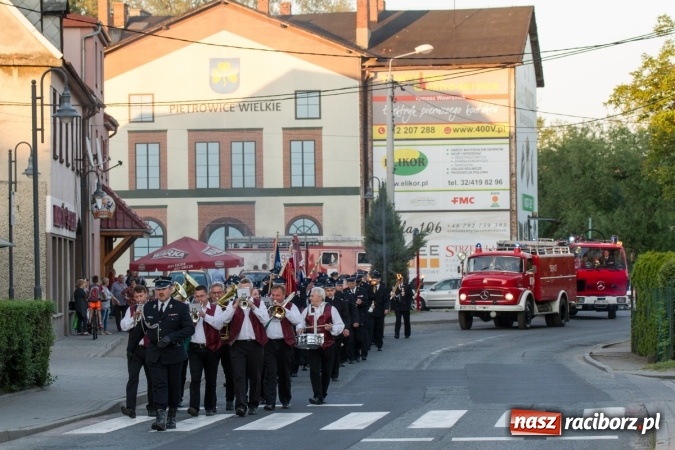 Zdjęcie w galerii na portalu naszraciborz.pl: Jak co roku w Pietrowicach Wielkich odbyły się tradycyjne obchody Dnia Strażaka wiadomości z regionu