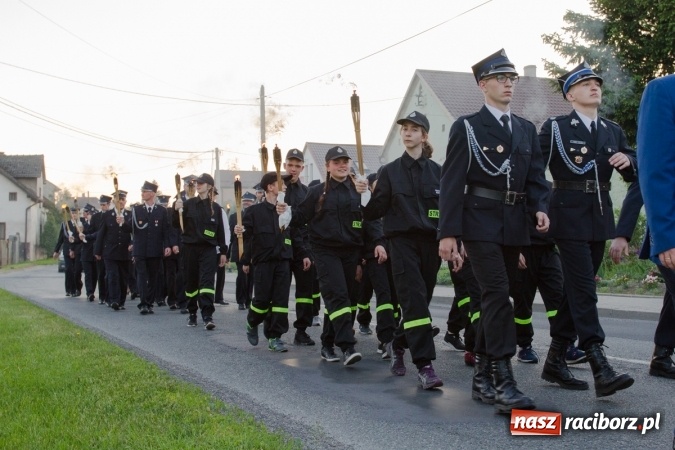 Zdjęcie w galerii na portalu naszraciborz.pl: Jak co roku w Pietrowicach Wielkich odbyły się tradycyjne obchody Dnia Strażaka wiadomości z regionu