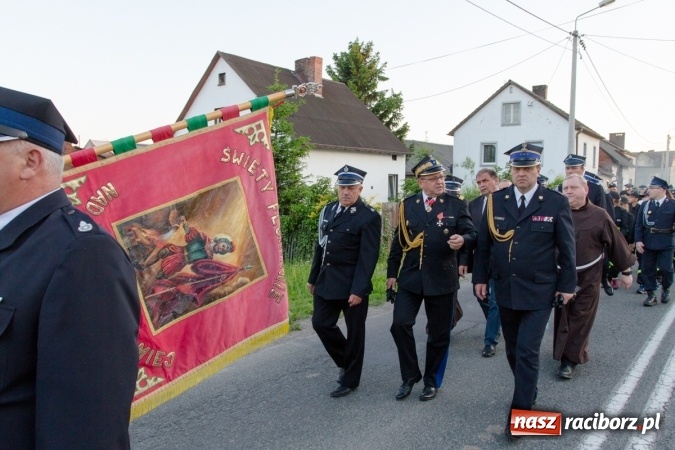 Zdjęcie w galerii na portalu naszraciborz.pl: Jak co roku w Pietrowicach Wielkich odbyły się tradycyjne obchody Dnia Strażaka wiadomości z regionu