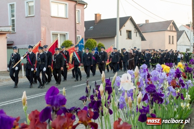 Zdjęcie w galerii na portalu naszraciborz.pl: Jak co roku w Pietrowicach Wielkich odbyły się tradycyjne obchody Dnia Strażaka wiadomości z regionu