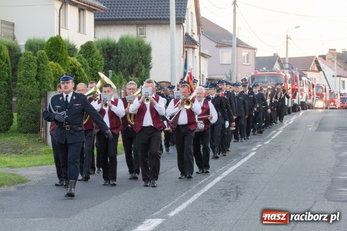 Zdjęcie w galerii na portalu naszraciborz.pl: Jak co roku w Pietrowicach Wielkich odbyły się tradycyjne obchody Dnia Strażaka wiadomości z regionu
