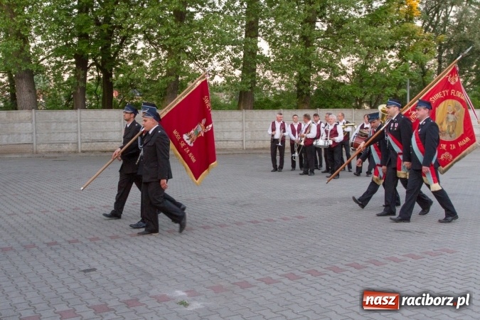 Zdjęcie w galerii na portalu naszraciborz.pl: Jak co roku w Pietrowicach Wielkich odbyły się tradycyjne obchody Dnia Strażaka wiadomości z regionu