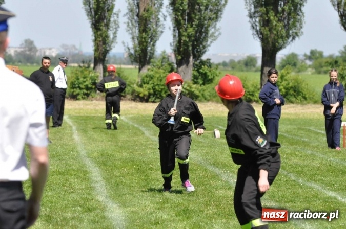 Zdjęcie w galerii na portalu naszraciborz.pl: Strażacy z Borucina mistrzami gminy Krzanowice w zawodach sportowo-pożarniczych. Trzy puchary dla Pietraszyna  wiadomości z regionu