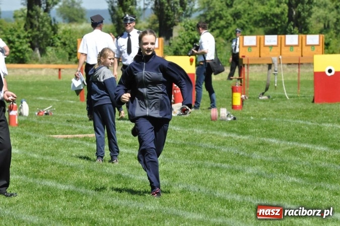 Zdjęcie w galerii na portalu naszraciborz.pl: Strażacy z Borucina mistrzami gminy Krzanowice w zawodach sportowo-pożarniczych. Trzy puchary dla Pietraszyna  wiadomości z regionu