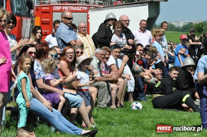 Zdjęcie w galerii na portalu naszraciborz.pl: Strażacy z Borucina mistrzami gminy Krzanowice w zawodach sportowo-pożarniczych. Trzy puchary dla Pietraszyna  wiadomości z regionu