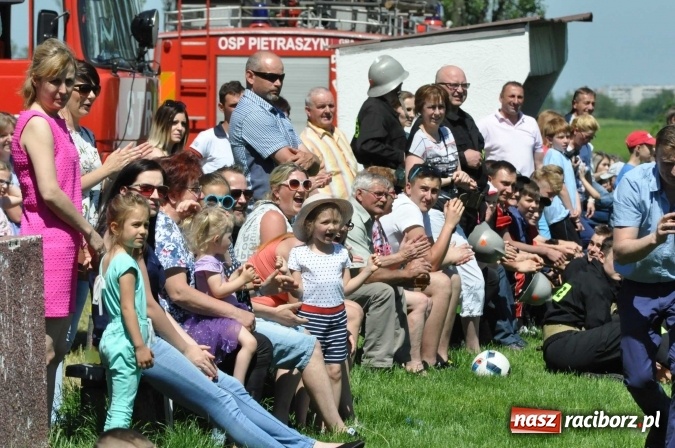 Zdjęcie w galerii na portalu naszraciborz.pl: Strażacy z Borucina mistrzami gminy Krzanowice w zawodach sportowo-pożarniczych. Trzy puchary dla Pietraszyna  wiadomości z regionu