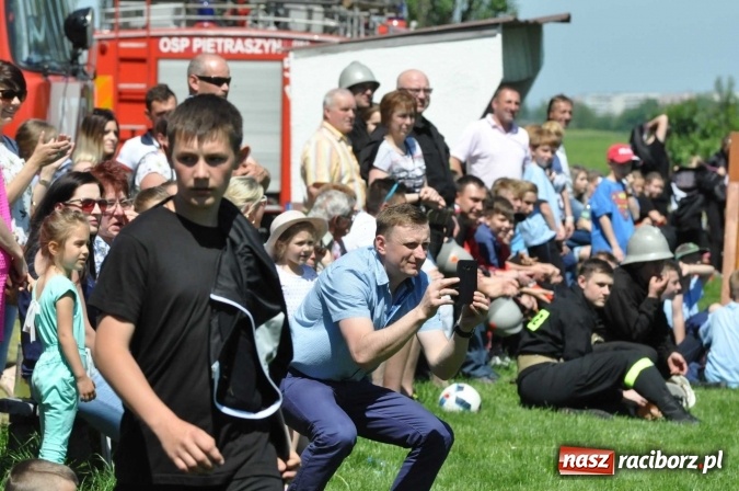 Zdjęcie w galerii na portalu naszraciborz.pl: Strażacy z Borucina mistrzami gminy Krzanowice w zawodach sportowo-pożarniczych. Trzy puchary dla Pietraszyna  wiadomości z regionu