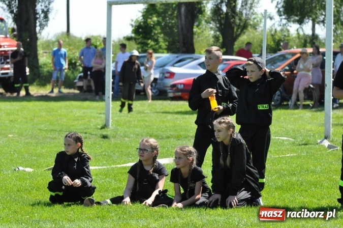 Zdjęcie w galerii na portalu naszraciborz.pl: Strażacy z Borucina mistrzami gminy Krzanowice w zawodach sportowo-pożarniczych. Trzy puchary dla Pietraszyna  wiadomości z regionu