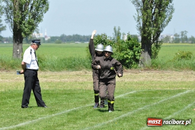 Zdjęcie w galerii na portalu naszraciborz.pl: Strażacy z Borucina mistrzami gminy Krzanowice w zawodach sportowo-pożarniczych. Trzy puchary dla Pietraszyna  wiadomości z regionu