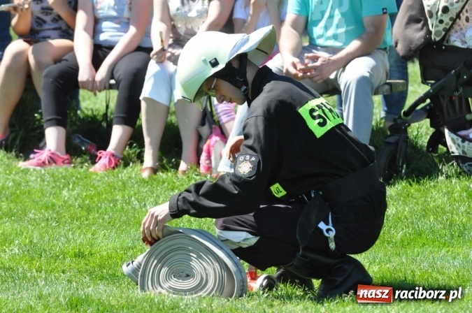 Zdjęcie w galerii na portalu naszraciborz.pl: Strażacy z Borucina mistrzami gminy Krzanowice w zawodach sportowo-pożarniczych. Trzy puchary dla Pietraszyna  wiadomości z regionu