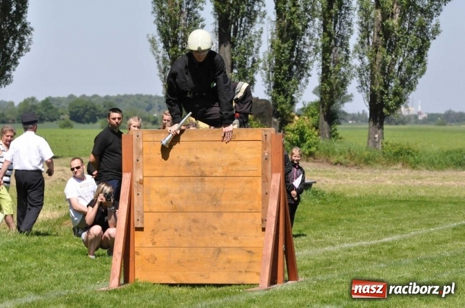Zdjęcie w galerii na portalu naszraciborz.pl: Strażacy z Borucina mistrzami gminy Krzanowice w zawodach sportowo-pożarniczych. Trzy puchary dla Pietraszyna  wiadomości z regionu