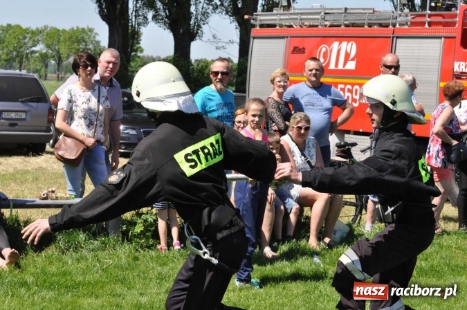 Zdjęcie w galerii na portalu naszraciborz.pl: Strażacy z Borucina mistrzami gminy Krzanowice w zawodach sportowo-pożarniczych. Trzy puchary dla Pietraszyna  wiadomości z regionu