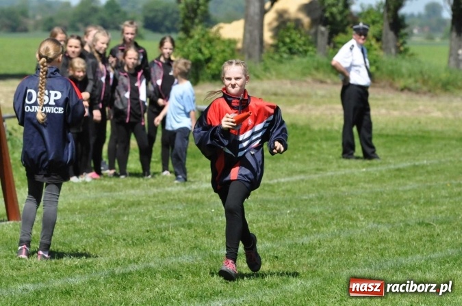 Zdjęcie w galerii na portalu naszraciborz.pl: Strażacy z Borucina mistrzami gminy Krzanowice w zawodach sportowo-pożarniczych. Trzy puchary dla Pietraszyna  wiadomości z regionu