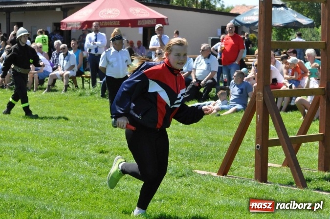 Zdjęcie w galerii na portalu naszraciborz.pl: Strażacy z Borucina mistrzami gminy Krzanowice w zawodach sportowo-pożarniczych. Trzy puchary dla Pietraszyna  wiadomości z regionu
