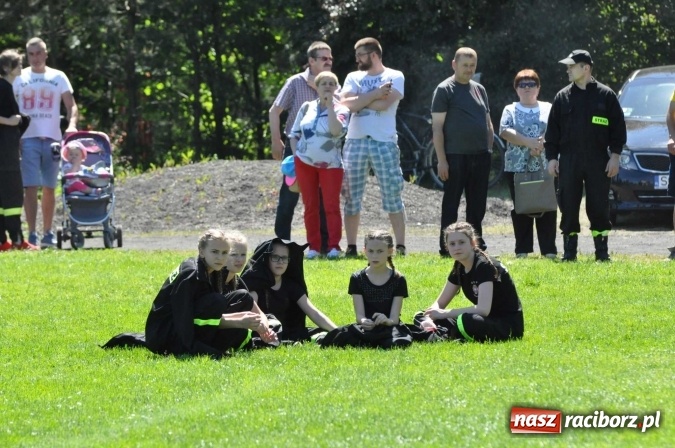 Zdjęcie w galerii na portalu naszraciborz.pl: Strażacy z Borucina mistrzami gminy Krzanowice w zawodach sportowo-pożarniczych. Trzy puchary dla Pietraszyna  wiadomości z regionu