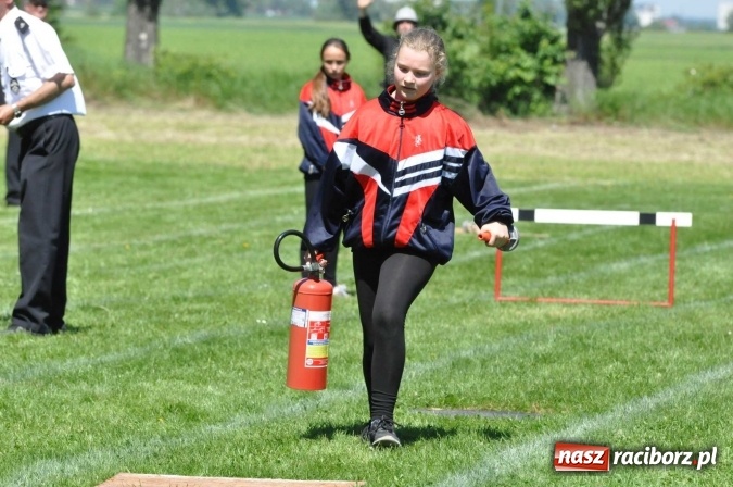 Zdjęcie w galerii na portalu naszraciborz.pl: Strażacy z Borucina mistrzami gminy Krzanowice w zawodach sportowo-pożarniczych. Trzy puchary dla Pietraszyna  wiadomości z regionu