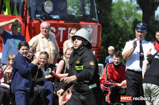 Zdjęcie w galerii na portalu naszraciborz.pl: Strażacy z Borucina mistrzami gminy Krzanowice w zawodach sportowo-pożarniczych. Trzy puchary dla Pietraszyna  wiadomości z regionu