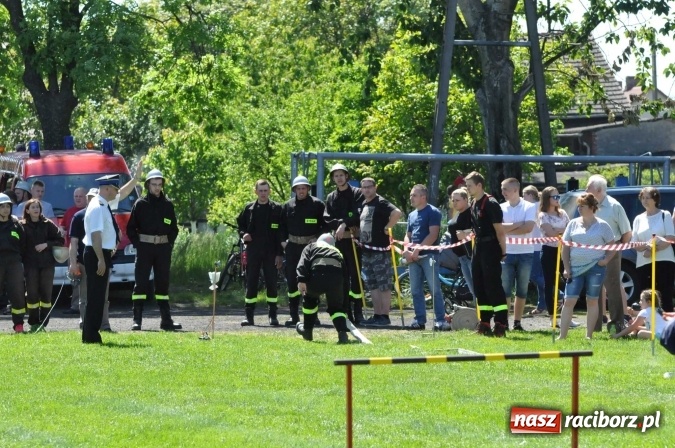 Zdjęcie w galerii na portalu naszraciborz.pl: Strażacy z Borucina mistrzami gminy Krzanowice w zawodach sportowo-pożarniczych. Trzy puchary dla Pietraszyna  wiadomości z regionu