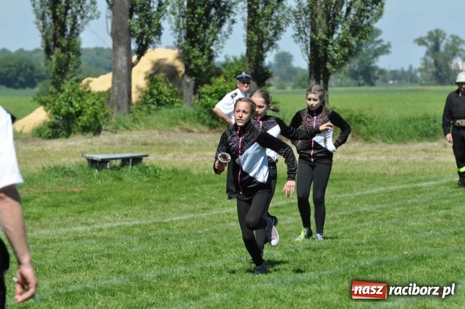 Zdjęcie w galerii na portalu naszraciborz.pl: Strażacy z Borucina mistrzami gminy Krzanowice w zawodach sportowo-pożarniczych. Trzy puchary dla Pietraszyna  wiadomości z regionu