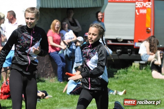 Zdjęcie w galerii na portalu naszraciborz.pl: Strażacy z Borucina mistrzami gminy Krzanowice w zawodach sportowo-pożarniczych. Trzy puchary dla Pietraszyna  wiadomości z regionu
