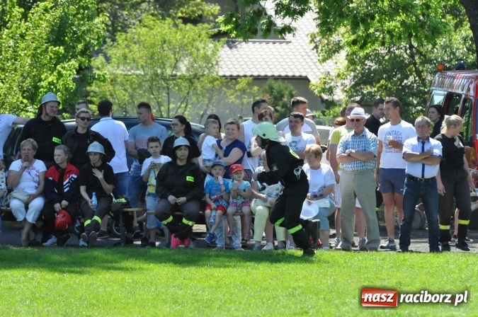 Zdjęcie w galerii na portalu naszraciborz.pl: Strażacy z Borucina mistrzami gminy Krzanowice w zawodach sportowo-pożarniczych. Trzy puchary dla Pietraszyna  wiadomości z regionu