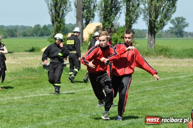 Zdjęcie w galerii na portalu naszraciborz.pl: Strażacy z Borucina mistrzami gminy Krzanowice w zawodach sportowo-pożarniczych. Trzy puchary dla Pietraszyna  wiadomości z regionu