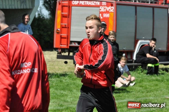 Zdjęcie w galerii na portalu naszraciborz.pl: Strażacy z Borucina mistrzami gminy Krzanowice w zawodach sportowo-pożarniczych. Trzy puchary dla Pietraszyna  wiadomości z regionu