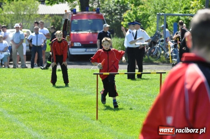 Zdjęcie w galerii na portalu naszraciborz.pl: Strażacy z Borucina mistrzami gminy Krzanowice w zawodach sportowo-pożarniczych. Trzy puchary dla Pietraszyna  wiadomości z regionu