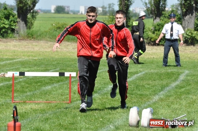Zdjęcie w galerii na portalu naszraciborz.pl: Strażacy z Borucina mistrzami gminy Krzanowice w zawodach sportowo-pożarniczych. Trzy puchary dla Pietraszyna  wiadomości z regionu