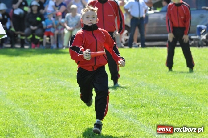 Zdjęcie w galerii na portalu naszraciborz.pl: Strażacy z Borucina mistrzami gminy Krzanowice w zawodach sportowo-pożarniczych. Trzy puchary dla Pietraszyna  wiadomości z regionu