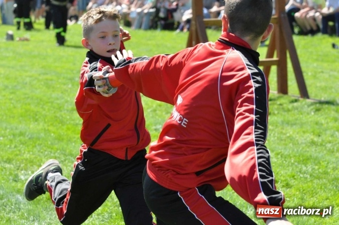 Zdjęcie w galerii na portalu naszraciborz.pl: Strażacy z Borucina mistrzami gminy Krzanowice w zawodach sportowo-pożarniczych. Trzy puchary dla Pietraszyna  wiadomości z regionu