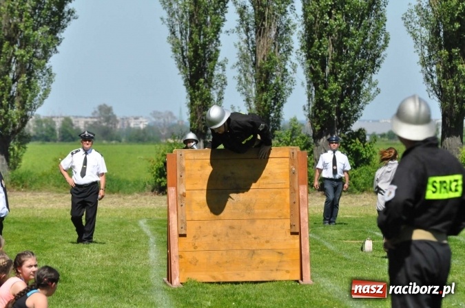 Zdjęcie w galerii na portalu naszraciborz.pl: Strażacy z Borucina mistrzami gminy Krzanowice w zawodach sportowo-pożarniczych. Trzy puchary dla Pietraszyna  wiadomości z regionu