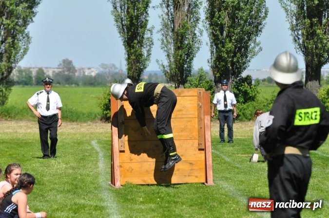 Zdjęcie w galerii na portalu naszraciborz.pl: Strażacy z Borucina mistrzami gminy Krzanowice w zawodach sportowo-pożarniczych. Trzy puchary dla Pietraszyna  wiadomości z regionu