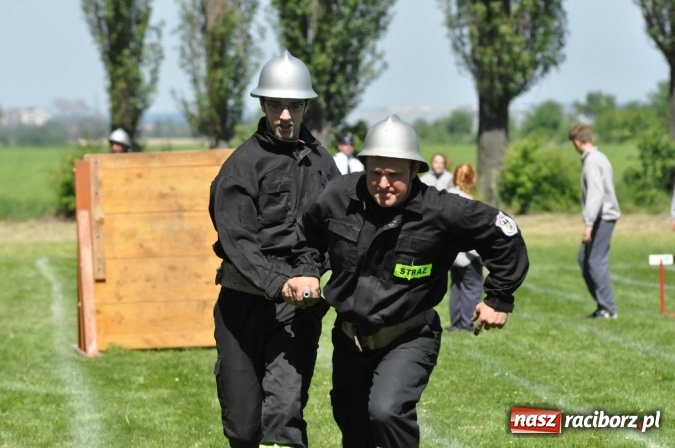 Zdjęcie w galerii na portalu naszraciborz.pl: Strażacy z Borucina mistrzami gminy Krzanowice w zawodach sportowo-pożarniczych. Trzy puchary dla Pietraszyna  wiadomości z regionu