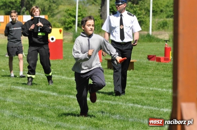 Zdjęcie w galerii na portalu naszraciborz.pl: Strażacy z Borucina mistrzami gminy Krzanowice w zawodach sportowo-pożarniczych. Trzy puchary dla Pietraszyna  wiadomości z regionu