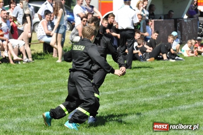 Zdjęcie w galerii na portalu naszraciborz.pl: Strażacy z Borucina mistrzami gminy Krzanowice w zawodach sportowo-pożarniczych. Trzy puchary dla Pietraszyna  wiadomości z regionu