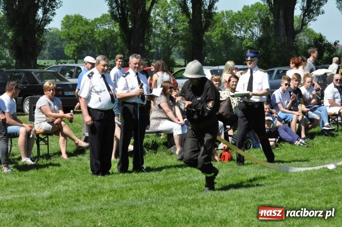 Zdjęcie w galerii na portalu naszraciborz.pl: Strażacy z Borucina mistrzami gminy Krzanowice w zawodach sportowo-pożarniczych. Trzy puchary dla Pietraszyna  wiadomości z regionu