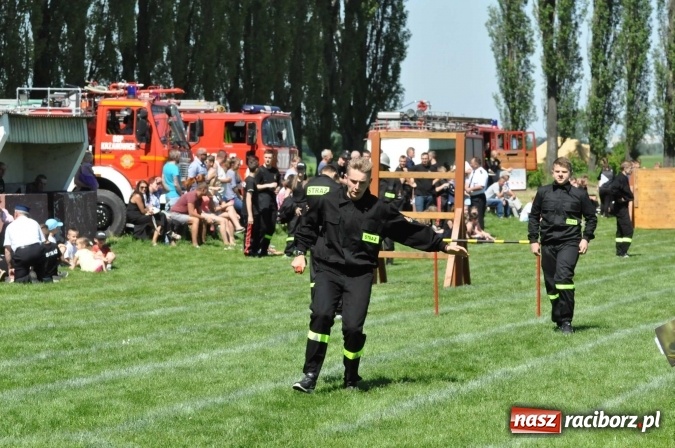 Zdjęcie w galerii na portalu naszraciborz.pl: Strażacy z Borucina mistrzami gminy Krzanowice w zawodach sportowo-pożarniczych. Trzy puchary dla Pietraszyna  wiadomości z regionu