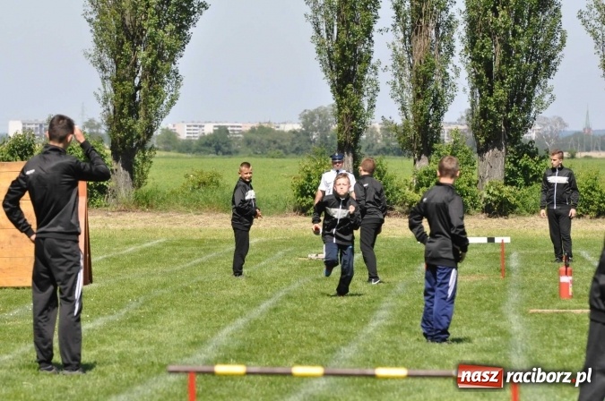 Zdjęcie w galerii na portalu naszraciborz.pl: Strażacy z Borucina mistrzami gminy Krzanowice w zawodach sportowo-pożarniczych. Trzy puchary dla Pietraszyna  wiadomości z regionu