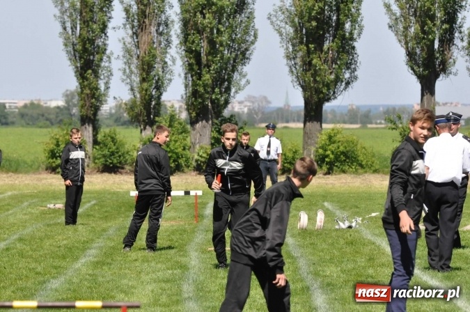 Zdjęcie w galerii na portalu naszraciborz.pl: Strażacy z Borucina mistrzami gminy Krzanowice w zawodach sportowo-pożarniczych. Trzy puchary dla Pietraszyna  wiadomości z regionu