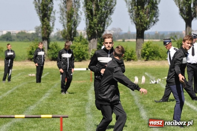 Zdjęcie w galerii na portalu naszraciborz.pl: Strażacy z Borucina mistrzami gminy Krzanowice w zawodach sportowo-pożarniczych. Trzy puchary dla Pietraszyna  wiadomości z regionu