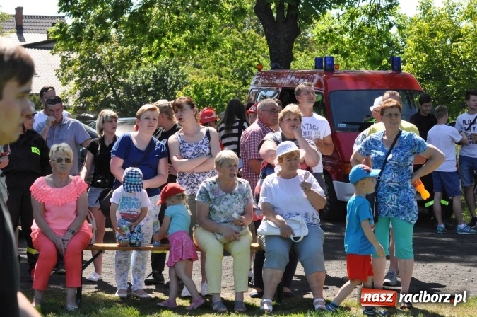 Zdjęcie w galerii na portalu naszraciborz.pl: Strażacy z Borucina mistrzami gminy Krzanowice w zawodach sportowo-pożarniczych. Trzy puchary dla Pietraszyna  wiadomości z regionu