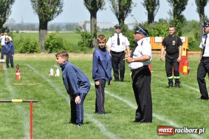Zdjęcie w galerii na portalu naszraciborz.pl: Strażacy z Borucina mistrzami gminy Krzanowice w zawodach sportowo-pożarniczych. Trzy puchary dla Pietraszyna  wiadomości z regionu