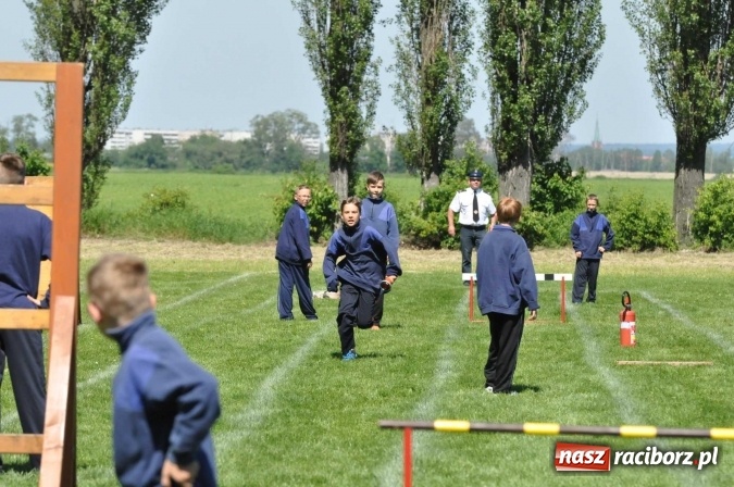 Zdjęcie w galerii na portalu naszraciborz.pl: Strażacy z Borucina mistrzami gminy Krzanowice w zawodach sportowo-pożarniczych. Trzy puchary dla Pietraszyna  wiadomości z regionu