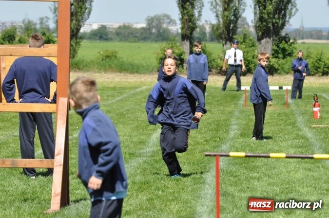 Zdjęcie w galerii na portalu naszraciborz.pl: Strażacy z Borucina mistrzami gminy Krzanowice w zawodach sportowo-pożarniczych. Trzy puchary dla Pietraszyna  wiadomości z regionu