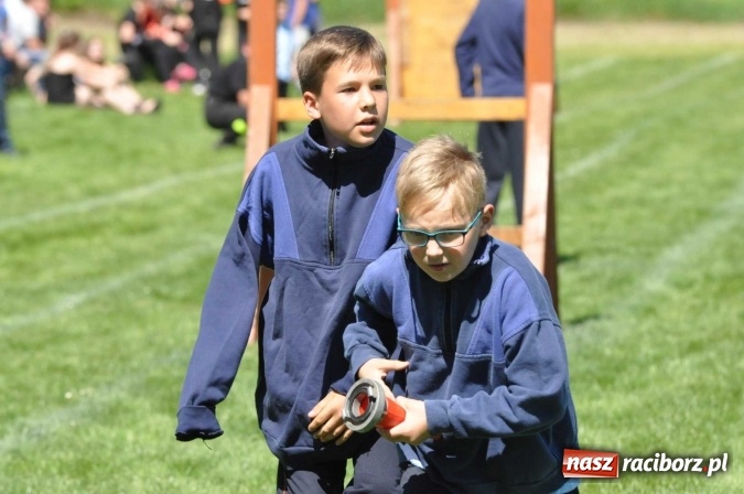 Zdjęcie w galerii na portalu naszraciborz.pl: Strażacy z Borucina mistrzami gminy Krzanowice w zawodach sportowo-pożarniczych. Trzy puchary dla Pietraszyna  wiadomości z regionu