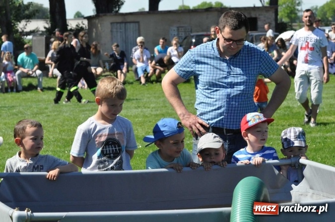Zdjęcie w galerii na portalu naszraciborz.pl: Strażacy z Borucina mistrzami gminy Krzanowice w zawodach sportowo-pożarniczych. Trzy puchary dla Pietraszyna  wiadomości z regionu