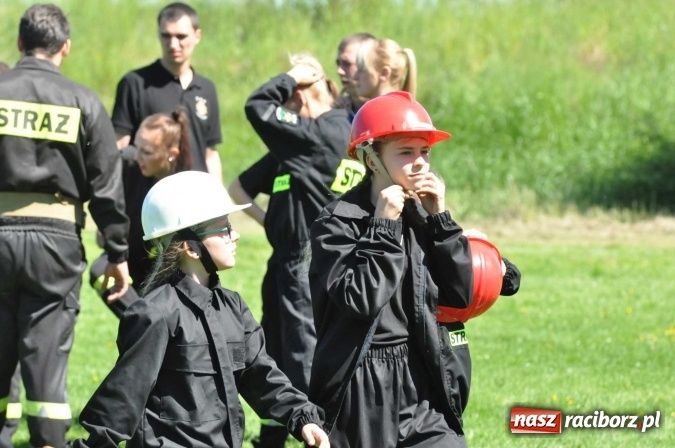 Zdjęcie w galerii na portalu naszraciborz.pl: Strażacy z Borucina mistrzami gminy Krzanowice w zawodach sportowo-pożarniczych. Trzy puchary dla Pietraszyna  wiadomości z regionu